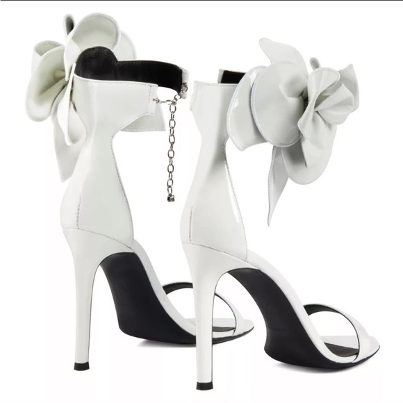 Blossom  Women's Adorned Sandal Size 6 -12 - Picture 4 of 4